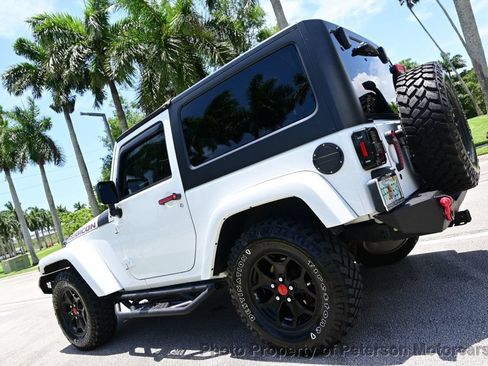 Used 2018 Jeep Wrangler Sahara w/ Connectivity Group AWD/4WD image 5