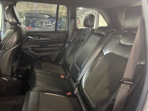 Used 2024 Jeep Grand Cherokee Altitude image 17