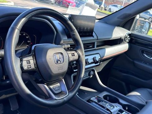 Used 2025 Honda Pilot TrailSport image 14