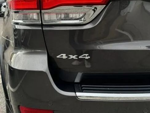 Used 2018 Jeep Grand Cherokee Limited image 13