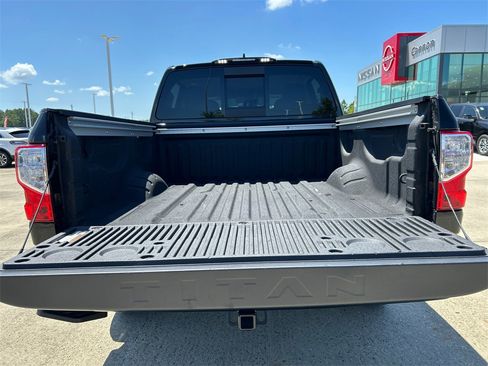 Used 2024 Nissan Titan SV w/ SV Convenience Package image 29