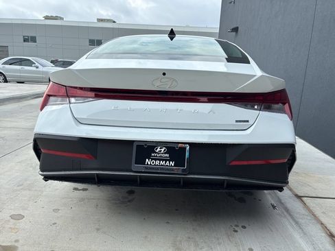New 2026 Hyundai Elantra Hybrid FWD image 5