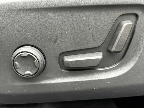 Used 2025 Volvo XC40 B5 Plus w/ Protection Package Premier image 22