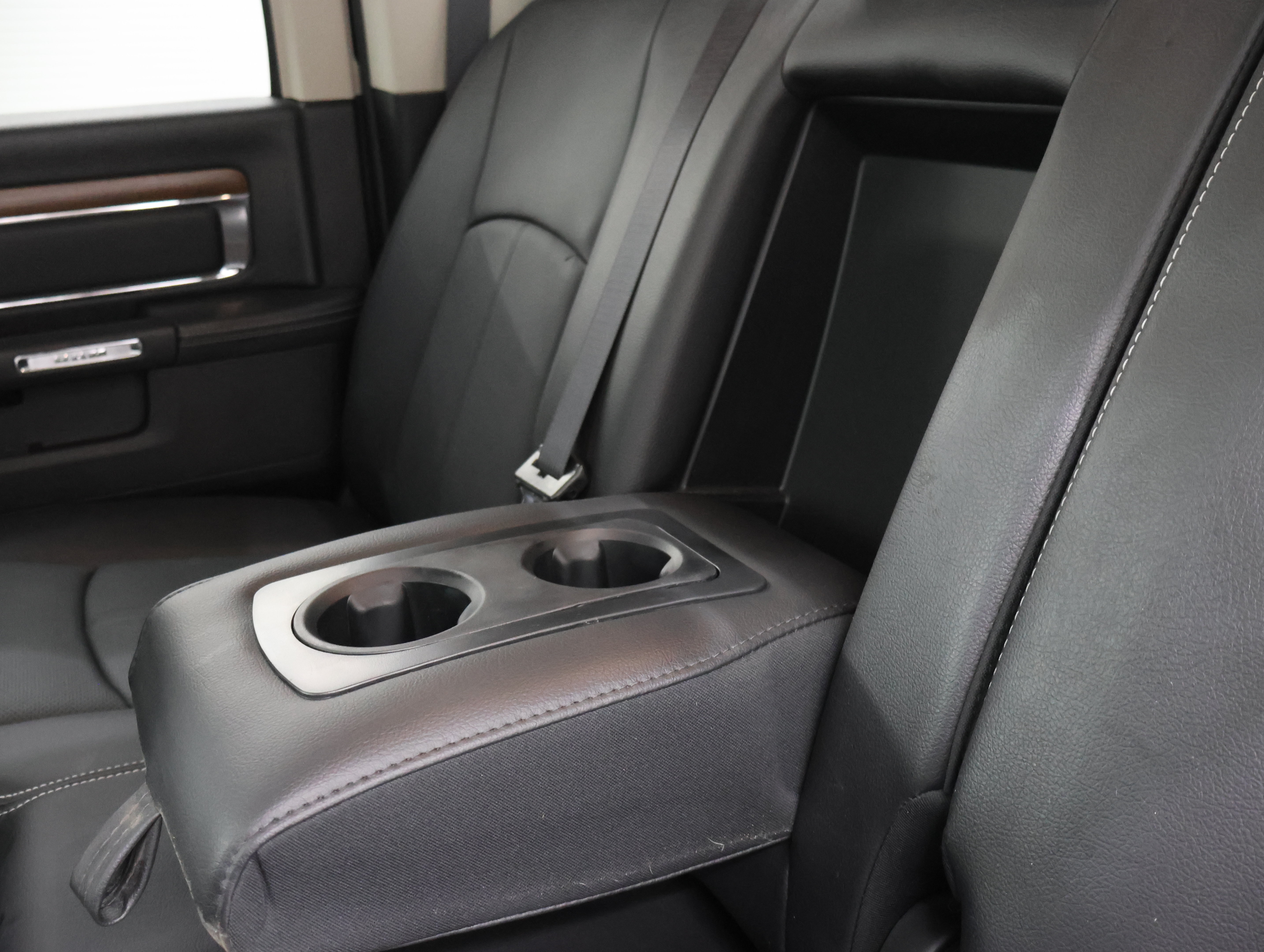 Used 2018 RAM 1500 Laramie w/ Convenience Group AWD/4WD image 38
