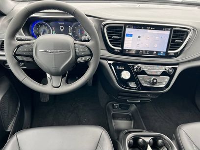 New 2026 Chrysler Pacifica Select w/ S Appearance Package