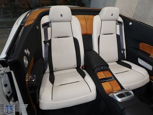 Used 2017 Rolls-Royce Dawn RWD image 24
