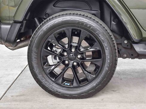 Used 2022 Jeep Wrangler Unlimited Sahara image 11