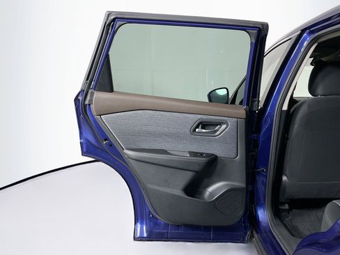 Used 2023 Nissan Rogue SV image 25