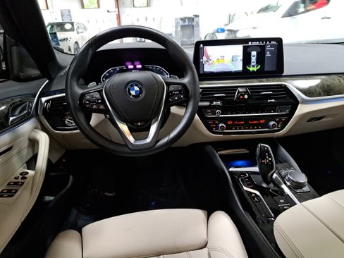 Used 2023 BMW 530e xDrive w/ Premium Package AWD/4WD image 16
