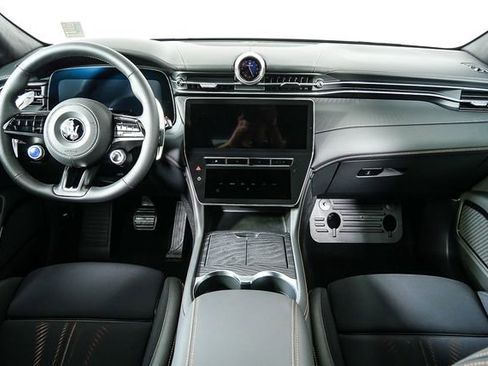 New 2025 Maserati Grecale GT image 18