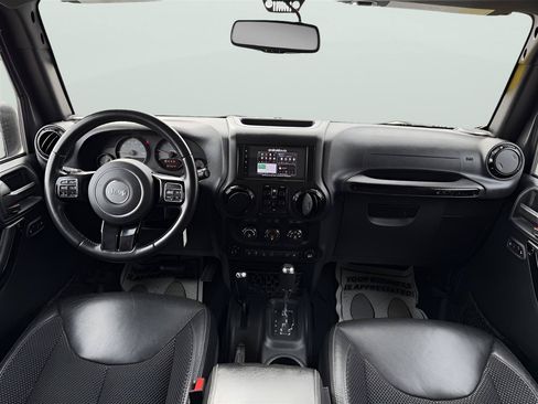 Used 2016 Jeep Wrangler Unlimited Sahara AWD/4WD image 19