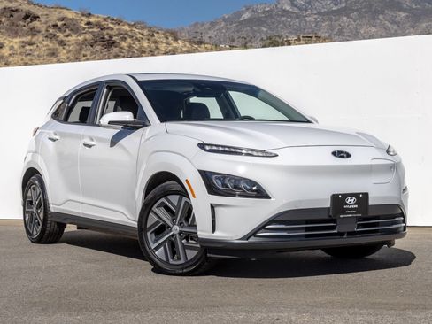 Used 2023 Hyundai Kona Limited w/ Cargo Package FWD image 7