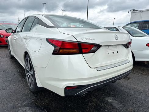 Used 2020 Nissan Altima 2.5 SR w/ Premium Package FWD image 3