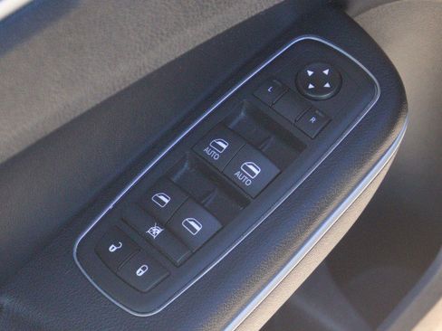 Used 2021 Chrysler 300 Touring w/ Sport Appearance Package RWD image 13