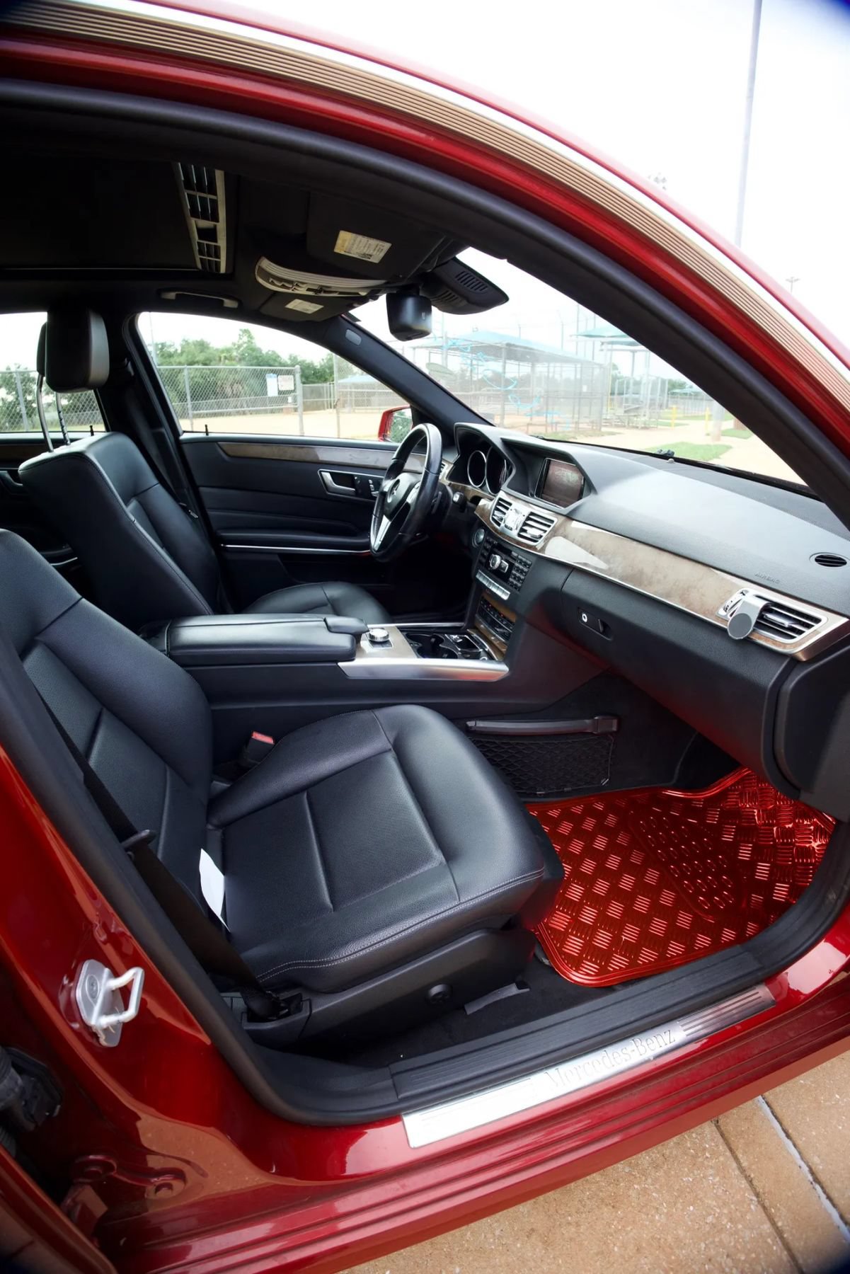 Used 2014 Mercedes-Benz E 350 4MATIC Sedan image 15