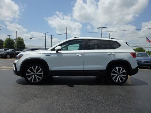Certified 2024 Volkswagen Taos SE FWD image 4