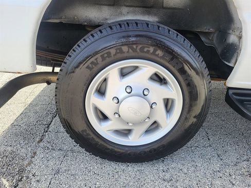 Used 2014 Ford E-350 and Econoline 350 XLT image 34