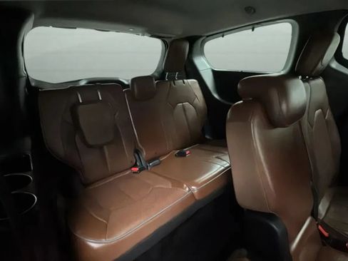 Used 2017 Chrysler Pacifica Limited FWD image 21