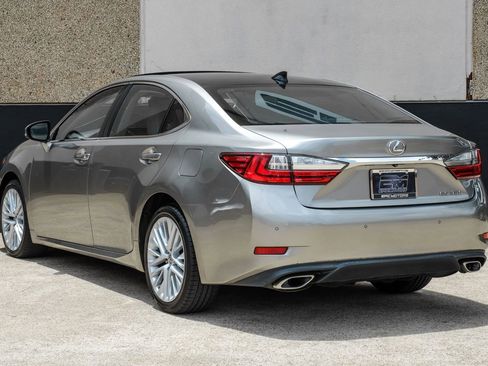 Used 2018 Lexus ES 350 w/ Ultra Luxury Package FWD image 12