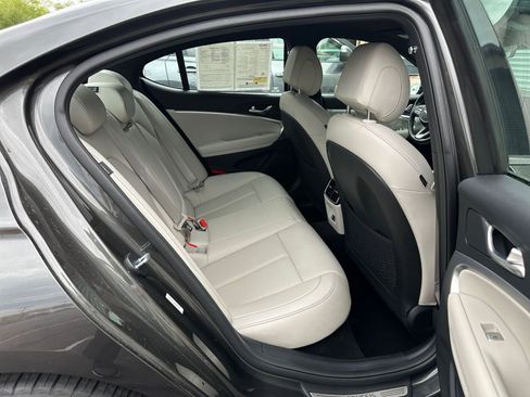 Used 2025 Genesis G70 2.5T image 27