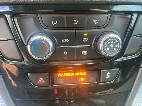 Used 2022 Buick Encore Preferred w/ Safety Package image 25