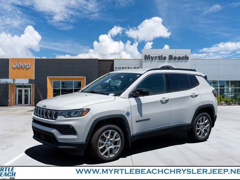 Certified 2023 Jeep Compass Latitude AWD/4WD image 1