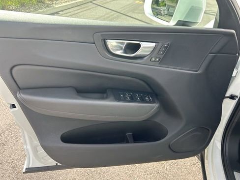 Certified 2022 Volvo XC60 B5 Momentum w/ Climate Package image 17