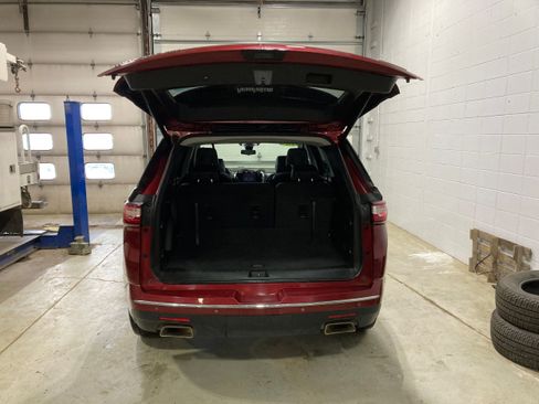 Used 2018 Chevrolet Traverse Premier image 16
