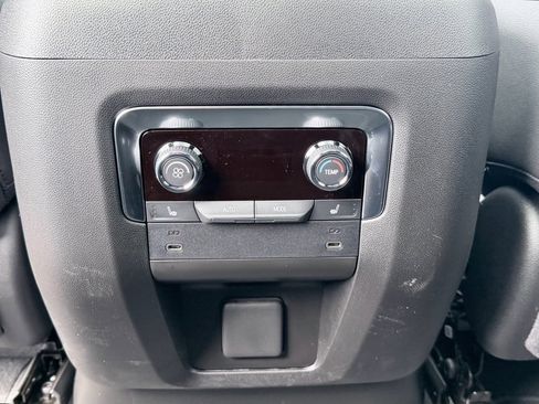 New 2026 Chevrolet Suburban RST image 30