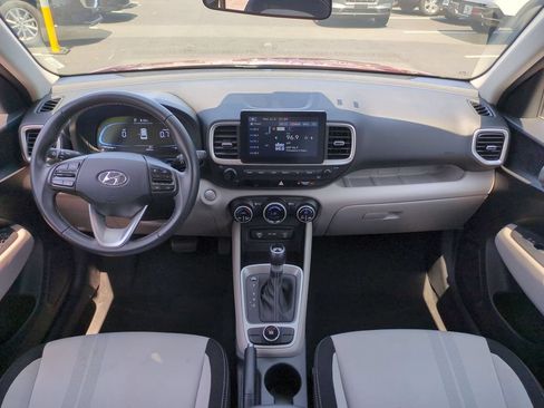 Used 2025 Hyundai Venue SEL FWD image 25