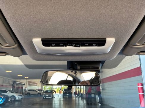 Used 2025 Nissan Versa SV FWD image 15