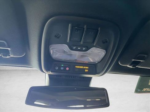 Used 2025 Chevrolet Colorado Z71 w/ Technology Package AWD/4WD image 21