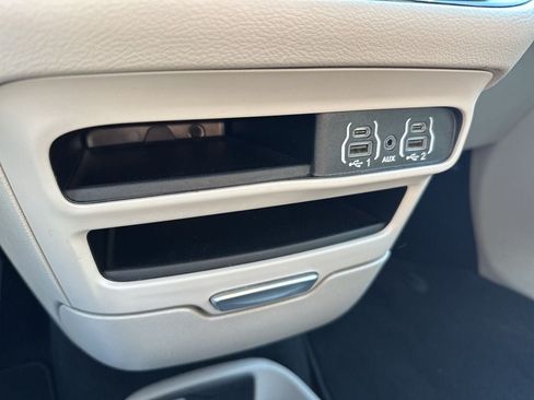 Used 2024 Chrysler Pacifica Touring-L FWD image 22