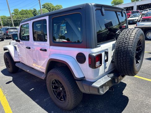 Used 2019 Jeep Wrangler Unlimited Sahara AWD/4WD image 7