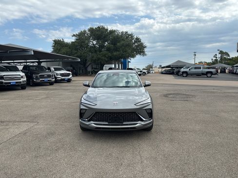 Used 2024 Buick Envista Avenir FWD image 2