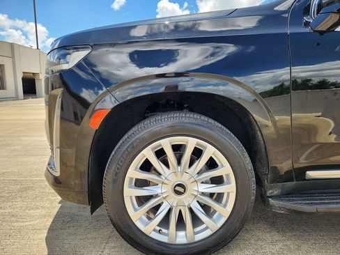 Used 2021 Cadillac Escalade Luxury AWD/4WD image 4