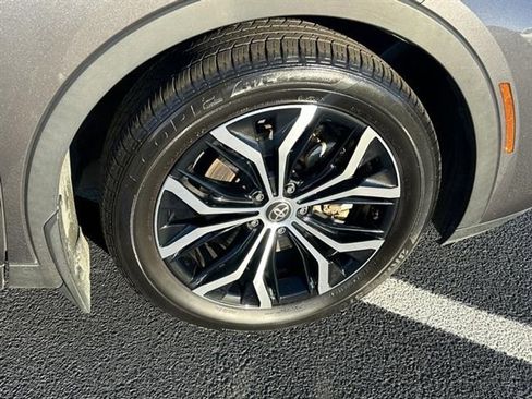 Used 2023 Toyota Crown XLE image 28