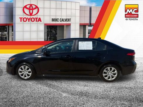 Certified 2025 Toyota Corolla LE FWD image 2