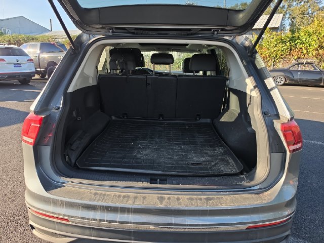 Used 2023 Volkswagen Tiguan SE w/ Panoramic Sunroof Package AWD/4WD image 7
