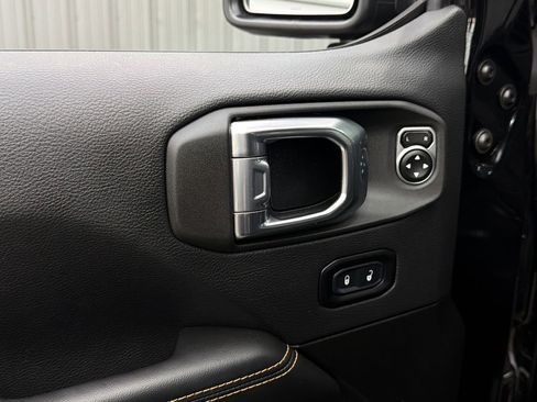 Used 2025 Jeep Wrangler Unlimited Sahara w/ Safety Group AWD/4WD image 26