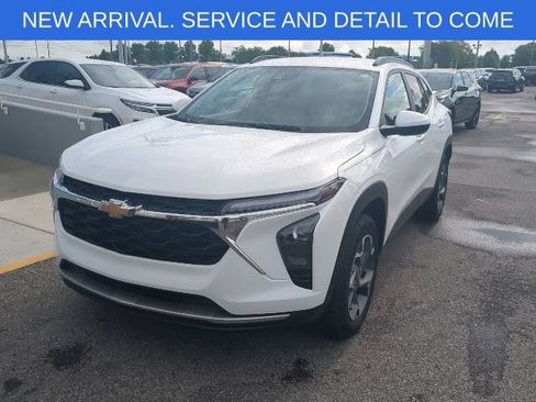 Used 2025 Chevrolet Trax LT w/ Driver Confidence Package FWD image 11