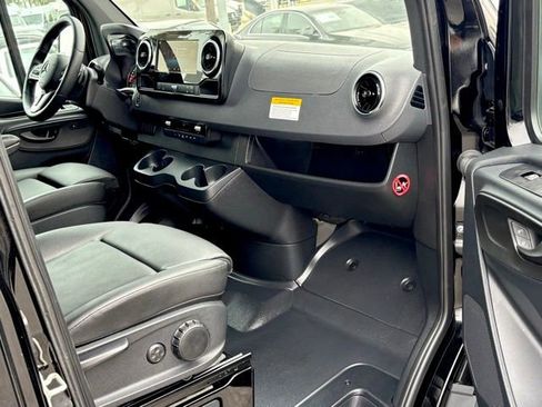 Used 2024 Mercedes-Benz Sprinter 3500 image 32