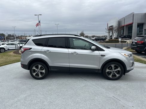 Used 2017 Ford Escape SE w/ SE Leather Comfort Package image 11