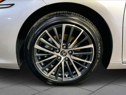 Used 2025 Lexus ES 350 w/ Premium Package image 10