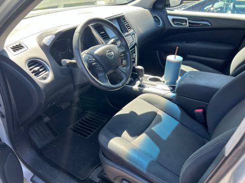 Used 2017 Nissan Pathfinder SV FWD image 12
