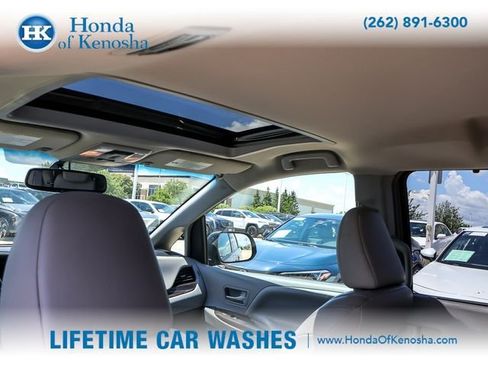 Used 2015 Toyota Sienna XLE FWD image 14