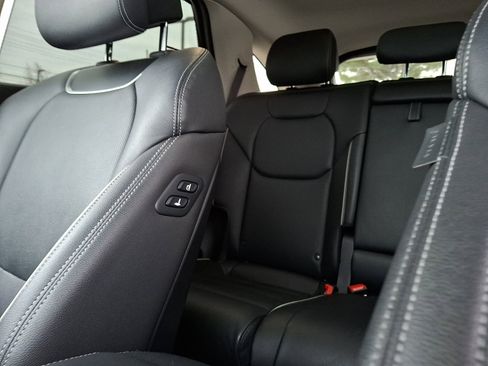 Used 2023 Genesis GV70 2.5T w/ Advanced Package image 18