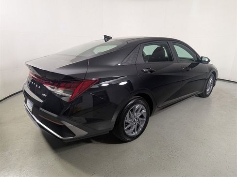 Certified 2024 Hyundai Elantra Blue image 7