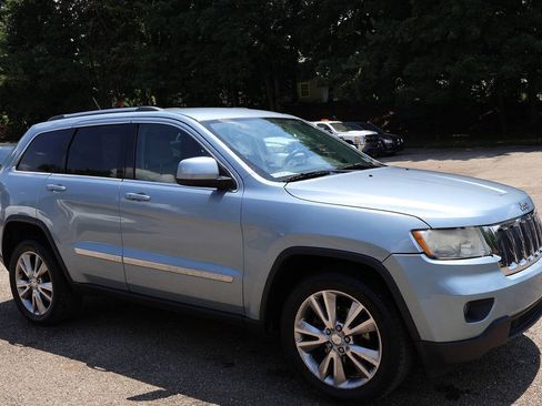 Used 2012 Jeep Grand Cherokee Laredo AWD/4WD image 1