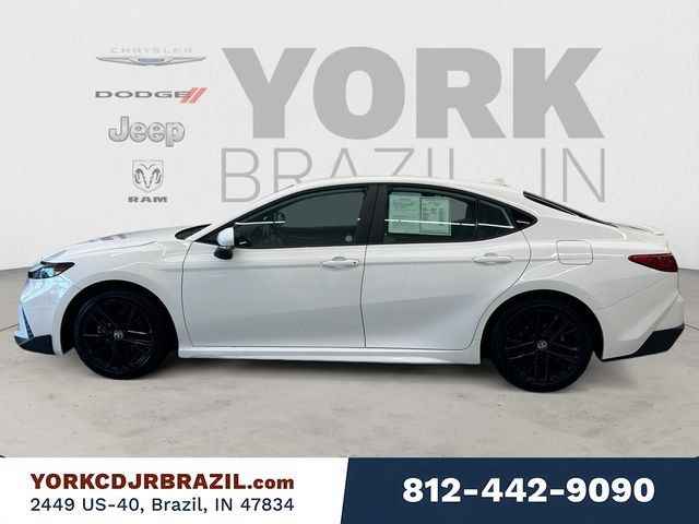 Used 2025 Toyota Camry SE FWD image 2